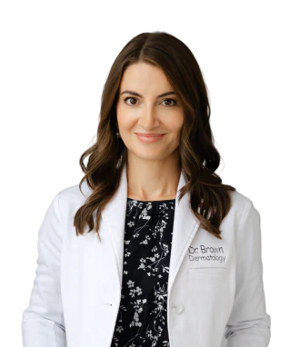Dr Aleksandra Brown, dermatologue certifiée